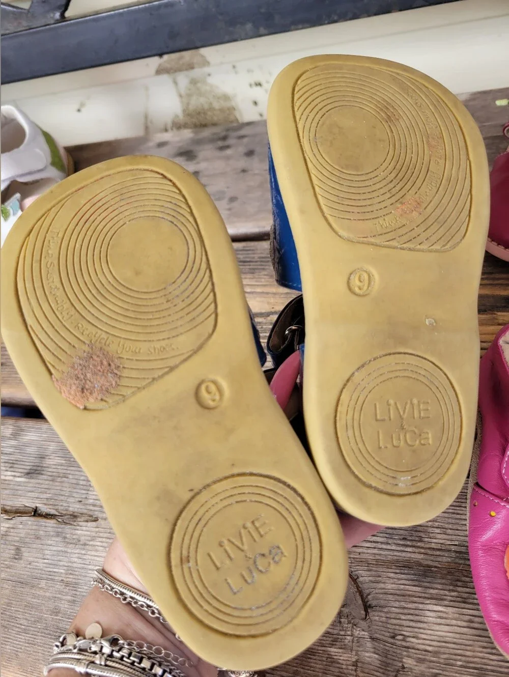 LIVIE + LUCA SZ 7C GUC MUTED BABY PINK Petals sandals velcro Strap